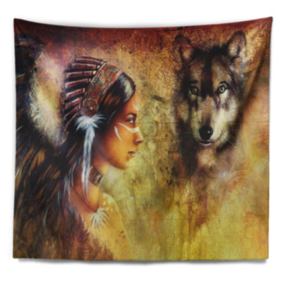 Portrait femme avec tapisserie de loup