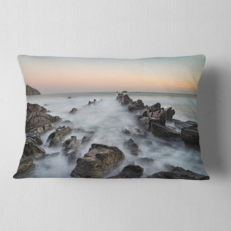 Coussin lombaire avec eaux de mer roche shore