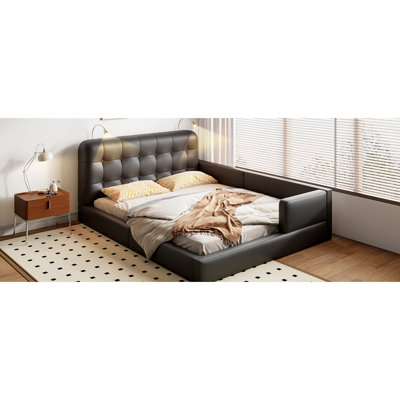 Grand lit plateforme tapissier grand avec 2 lumières de lecture, noir. Cuir d'unité centrale de qualité. Espace généreux pour la détente et le sommeil. Lampes de tête de lit réglables noires. Superior Ample Room A Good Night's