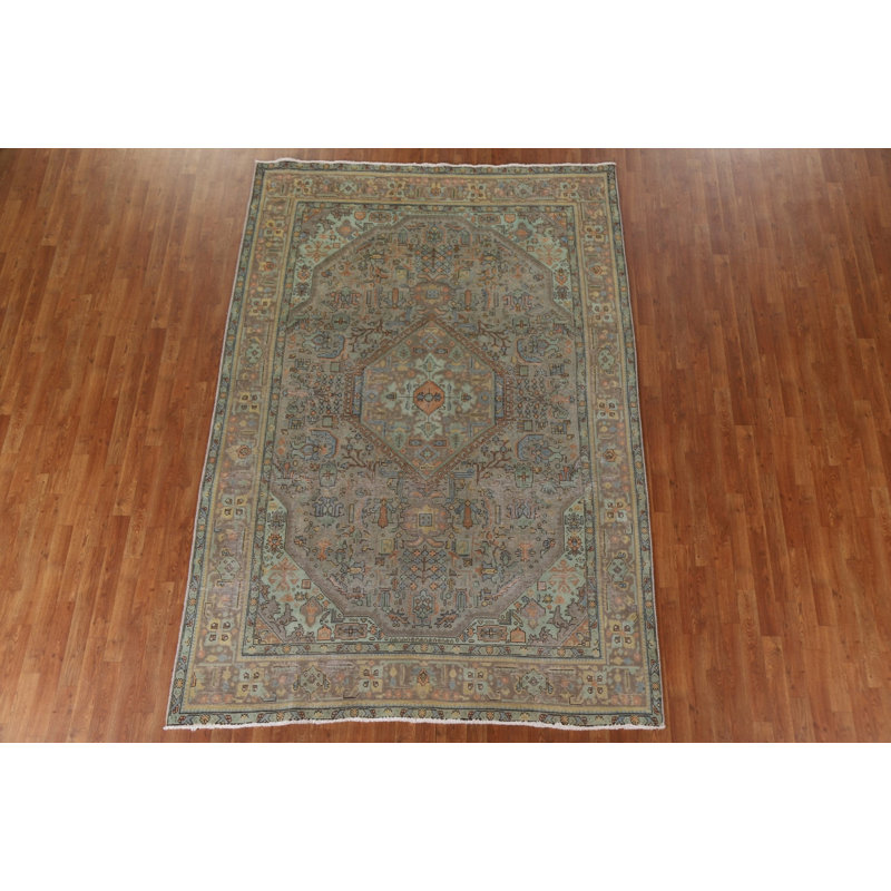 Tapis gris unique en laine noué à la main de style années 1970 de 6 pi 9 po x 9 pi 8 po Siria