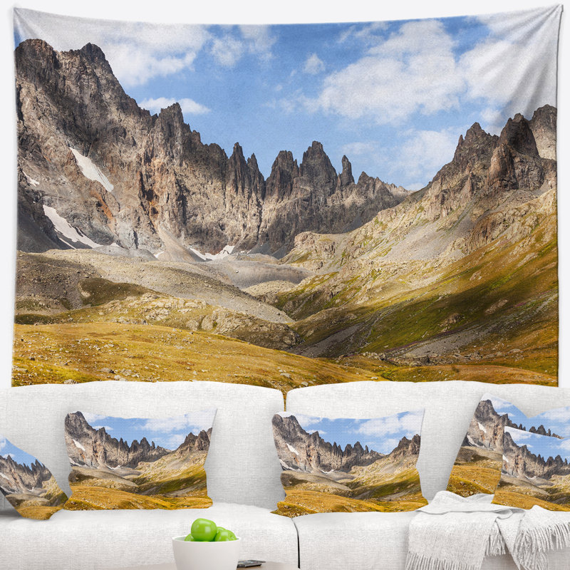 Tapisserie de polyester hills et creux dans le doré doré avec accessoires suspendus inclus, H 50 po x l 60 po
