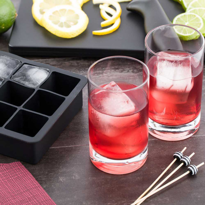 Moule à glace en silicone noir Bar Lux - cube de 1 1/4 po, 15 compartiments - boîte de 1 unité