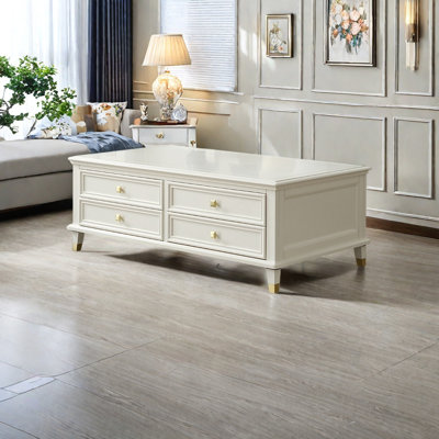 Table basse de style américain.