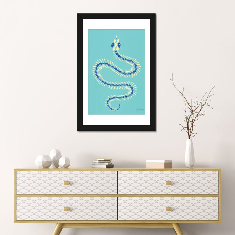 Strickler crème et squelette de serpent bleu, H 24 po x l 16 po x P 1 po, Papier d'art encadré noir, Blanc