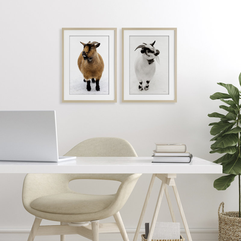 «Two Little Goats», ensemble de 2 impressions encadrées sous verre, design par Deborah Revell, H 23 po x l 17 po