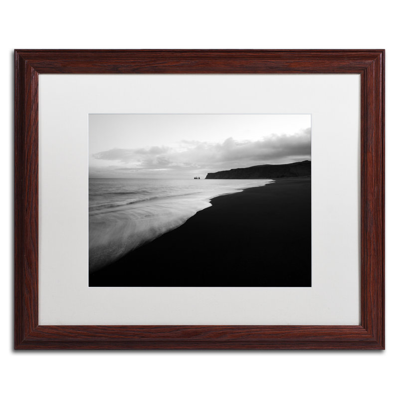 Fadel «On the Black Beach», reproduction de photo sur toile encadrée, H 16 po x l 20 po x P 0,5 po, Brun
