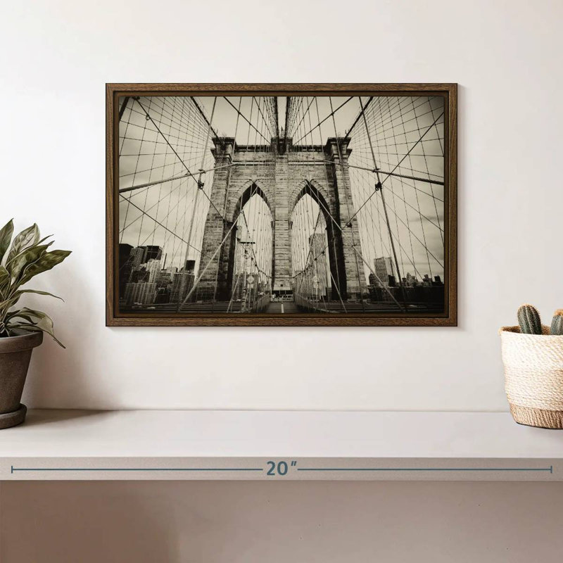 Pont monochrome de Brooklyn, 13 po x 9 po, Cadre flottant en noyer