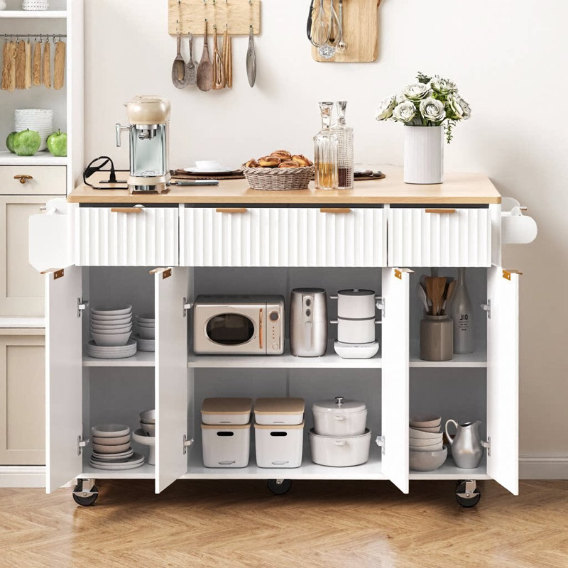 Îlot de cuisine cannelé 55,5 po avec rangement | Chariot de cuisine roulant avec abattant, prise de courant et 4 portes | Îlot de cuisine de ferme avec 3 tiroirs, plateau en grain de bois et bord courbé