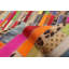 Tapis rouge / orange en cuir de vache fabriqué à la main Arup