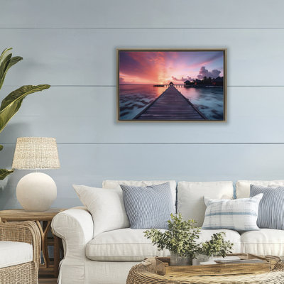 Cadre flottant Island Sunset Over Docks, design par LSR Creative Studio
