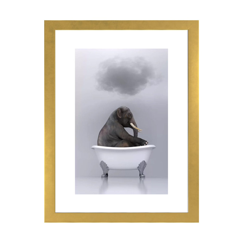 «Elephant Relaxing in the Bath 2» par Mike Kyiv - reproduction d'art, Blanc, H 32 po x l 24 po x P 1 po, Papier encadré doré