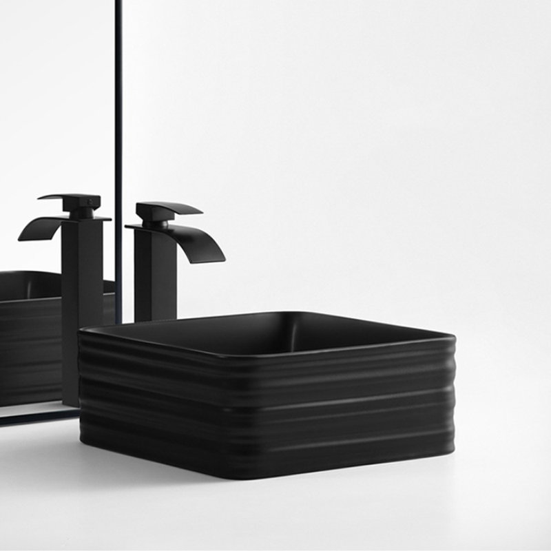 Bassin carré de 15 po Quadra avec finition blanc mat, Noir mat