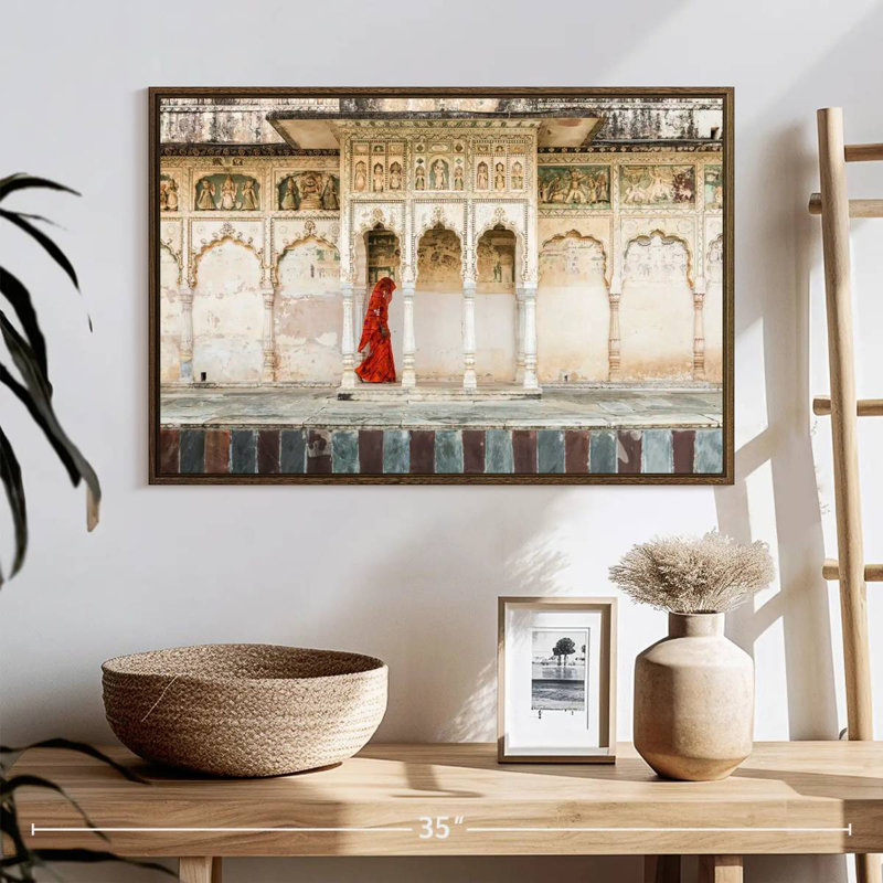 Dame en sari rouge, Cadre flottant blanc, 46 po x 31 po