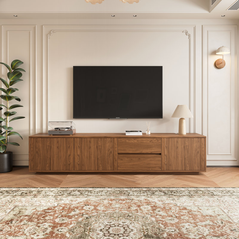 Meuble télé 78 po Mid-Century moderne avec portes cannelées, centre de divertissement en noyer avec armoires et tiroirs, console de télévision à profil bas pour téléviseur de 85 po ou moins