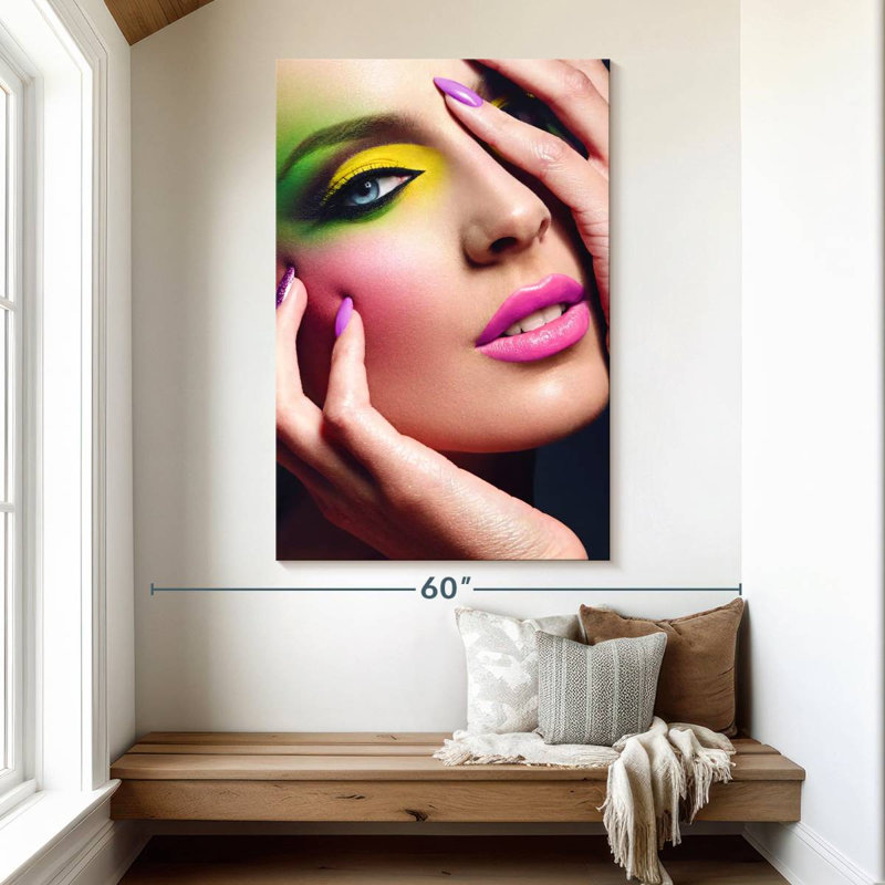 Maquillage Shuttworth Flashy, H 51 po x l 34 po