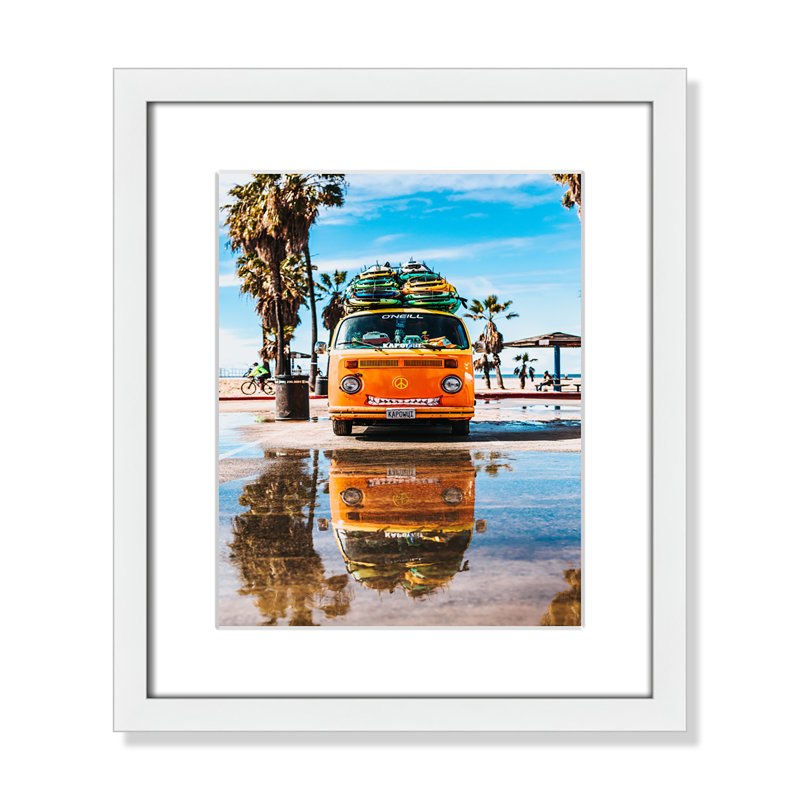 «Coastal Cruiser» par Tyler Nix, H 15 po x l 13 po x P 1,25 po, Blanc mat, Cadre blanc