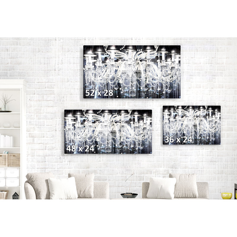 Alaejah Chandelier Glow Shower - reproduction de photo sur toile tendue, H 26 po x l 50 po x P 1,5 po