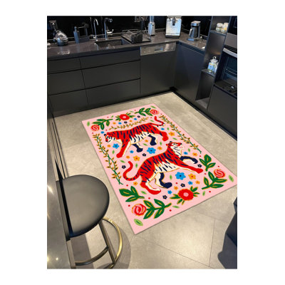 Tapis tigre et motif floral