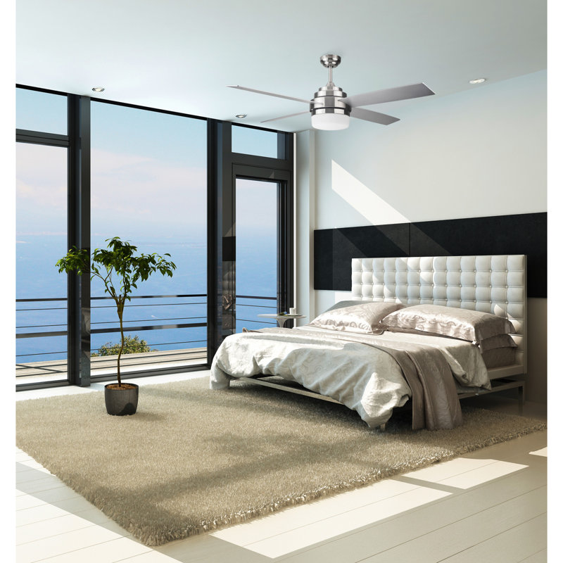 Ventilateur de plafond standard à 4 pales de 52 po avec télécommande et ensemble d'éclairage inclus Farnam, Nickel brossé