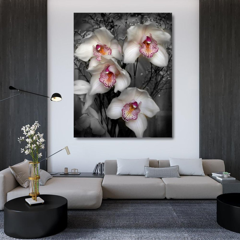 «World Menagerie Maloratsky», art sur toile tendue par la galerie Iorg: Cymbidium blanc, H 45 po x l 36 po