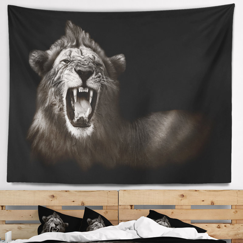 Lion affichant la tapisserie de feu de fiery Animal, H 32 po x l 39 po