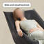Chaise berçante simple de salon avec repose-pieds-111465368