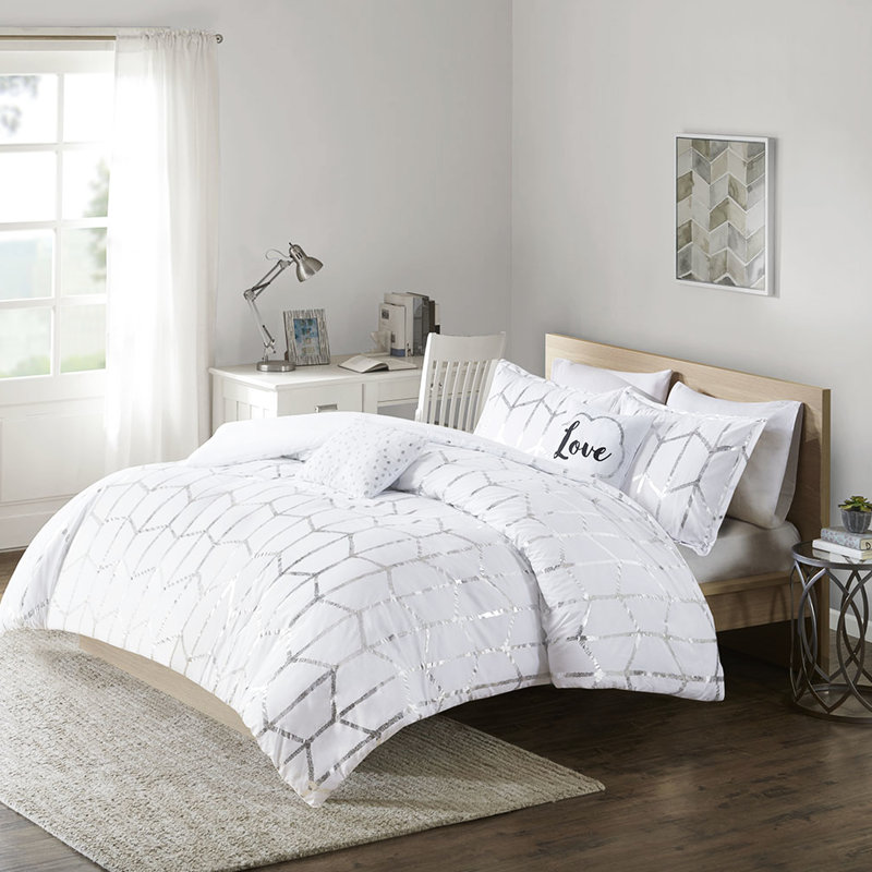 Double / grand drap et édredon imprimé métallique - géométrique argenté sur fond blanc, 2 taies décoratives, coussins décoratifs, literie avec taies décoratives, froissé