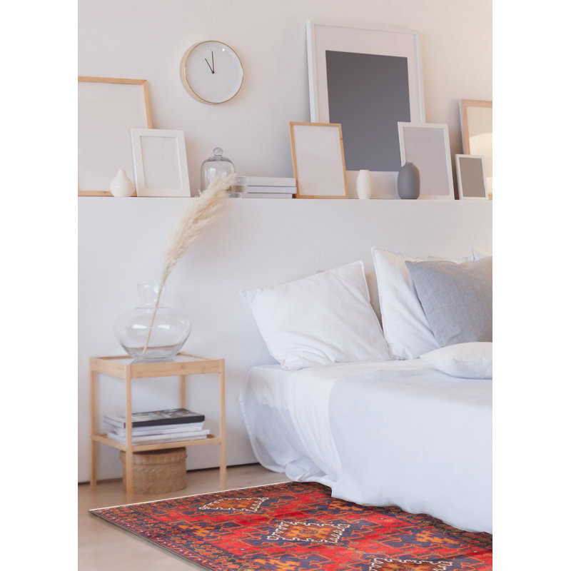 Tapis rouge Teimani 3 pi 6 po x 6 pi 6 po