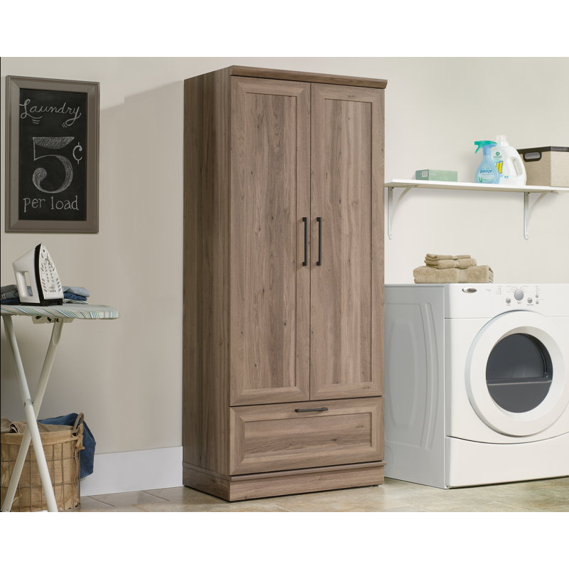Garde-robe Dhaniyal, Noyer