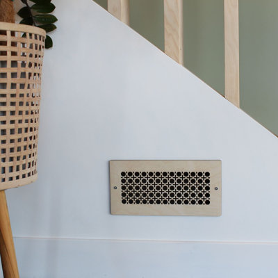 Grille d'aération murale en rotin faite de bouleau balte sablé non fini, 4 x 10 po