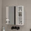 Une armoire à miroir en MDF blanc, un miroir de salle de bain, une armoire à miroir en MDF, un miroir de salle de bain mural séparé pour le rangement et pour économiser de l'espace