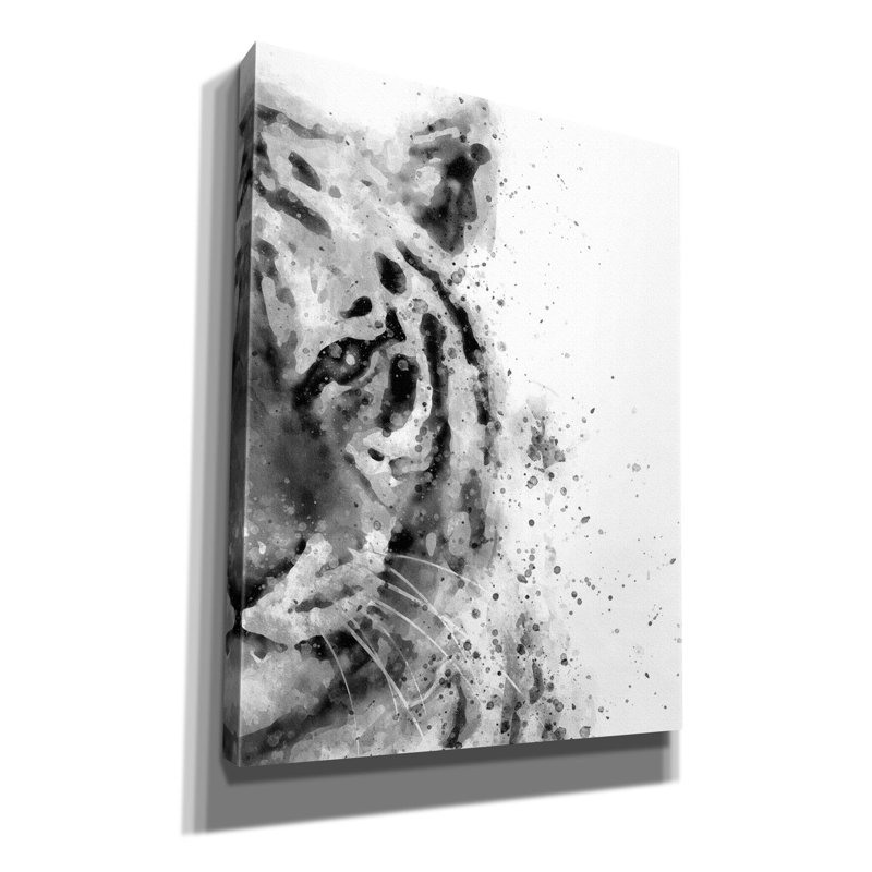 «Tiger At Attention» par Brandon Wong, art mural sur toile, H 34 po x l 26 po x P 1,5 po