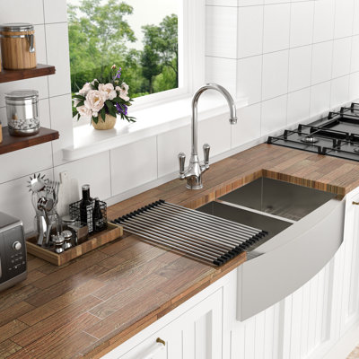 Évier de cuisine en acier inoxydable T304 de calibre 16 de calibre 16 avec profondeur de 20 pouces à double cuve 50/50 et tablier avant, revêtement de condensation, drain en forme de X, livré avec guide d'installation et patin anti-bruit