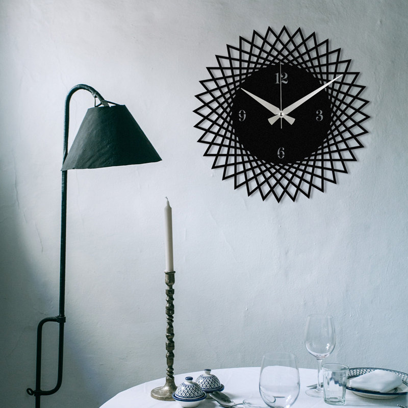 Horloge murale élégante en métal 18,9 po x 18,9 po | Fabrication 100% métal, épaisseur: 0,05 pouce | Nécessite 1 pile AA (non incluse) | Parfait pour les décors modernes et les espaces de vie