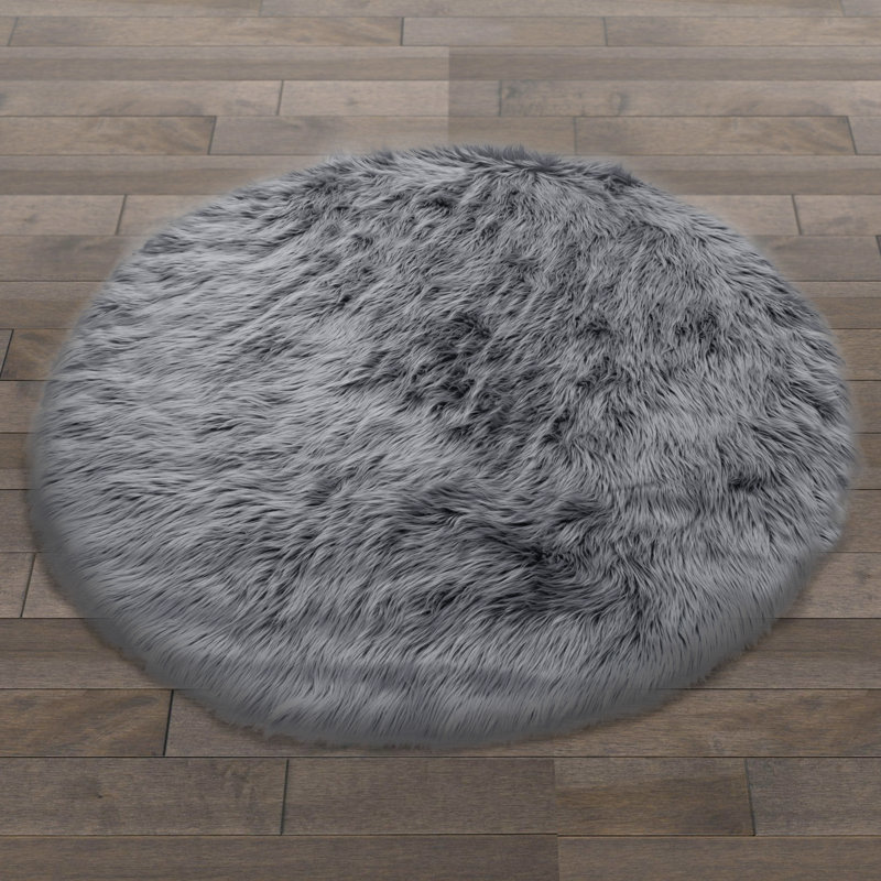 Hughey Faux Fur Indoor Rug, Round 5'