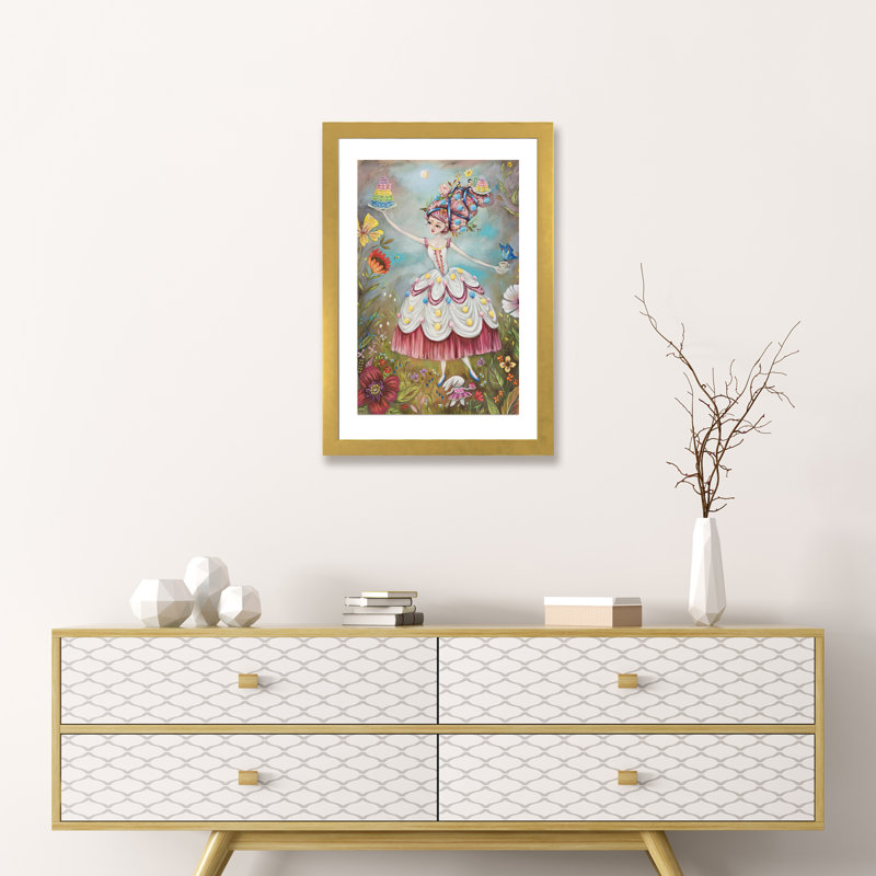 «Queen of Macarons» par Heather Renaux - impression d'art graphique, H 24 po x l 16 po x P 1 po, Papier encadré doré, Blanc