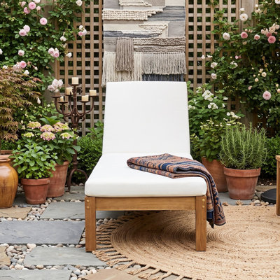Chaise longue d'extérieur réglable en bois d'acacia avec coussin imperméable et dossier à 4 positions pour le patio, la piscine, la cour arrière et le jardin