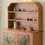 Armoire à thé de style médiéval