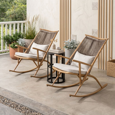 Ensemble de 3 chaises à bascule d'extérieur avec table d'appoint en céramique, chaises de patio en fer avec dossier et coussins en rotin en PE