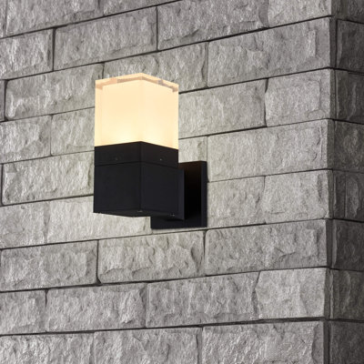Modern VOW1768BL 5-Watt ETL Certified Integrated LED Outdoor Wall Sconce in Matte Black