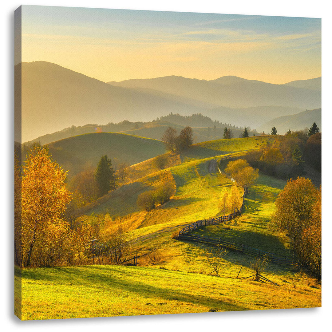 Leinwandbild Hügelige Herbstlandschaft bei Sonnenuntergang