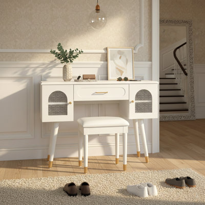 Console moderne avec rangement, porte en verre sculpté, ports de chargement, blanc