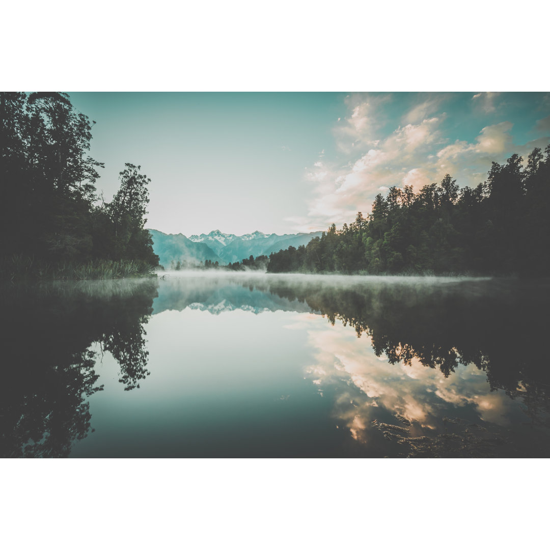 Lake Matheson Naturpanorama bei Sonnenaufgang, Neuseeland