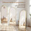 Grand miroir de plancher arqué pleine longueur-1095442277-1095442202