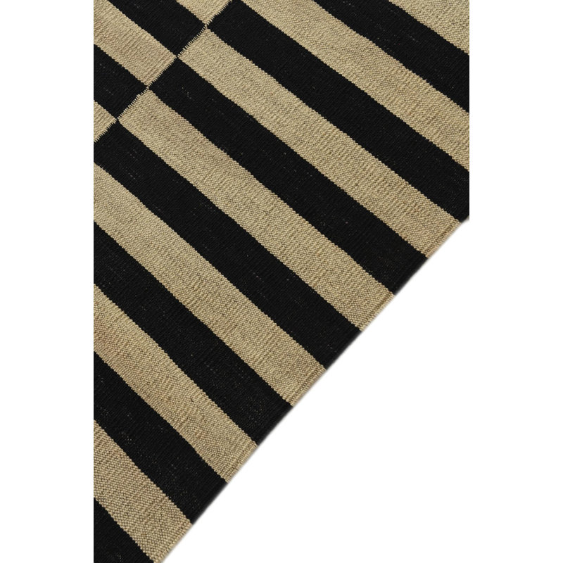Tapis noir et blanc 4 x 6 Petrella