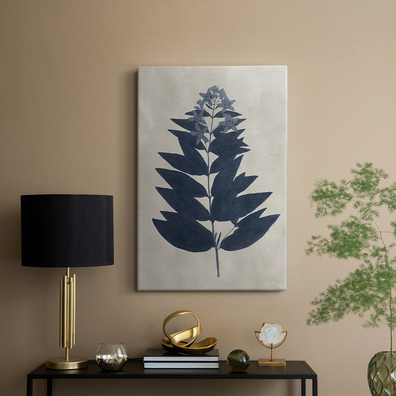 Bleu marine pressé de fleurs IV - galerie Cavas sur mesure, H 48 po x l 32 po