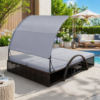 Chaise longue d'extérieur en acier avec dossier réglable, lit double de patio avec table d'appoint cachée et accoudoirs arqués