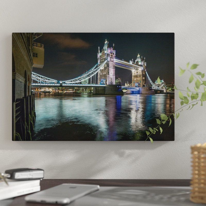 «Tower Bridge, London» par Mark Paulda, reproduction sur toile tendue sur châssis, H 12 po x l 18 po x P 1,5 po, Toile tendue