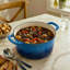 Cocotte en fonte émaillée Overmont, casserole robuste avec couvercle et deux poignées, pour braiser, ragoûts, rôtir et faire du pain-122513271