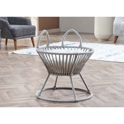 Parterre de fleurs, pot de chat, endroit confortable pour les chats
